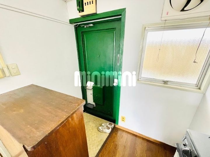 平和コーポの玄関