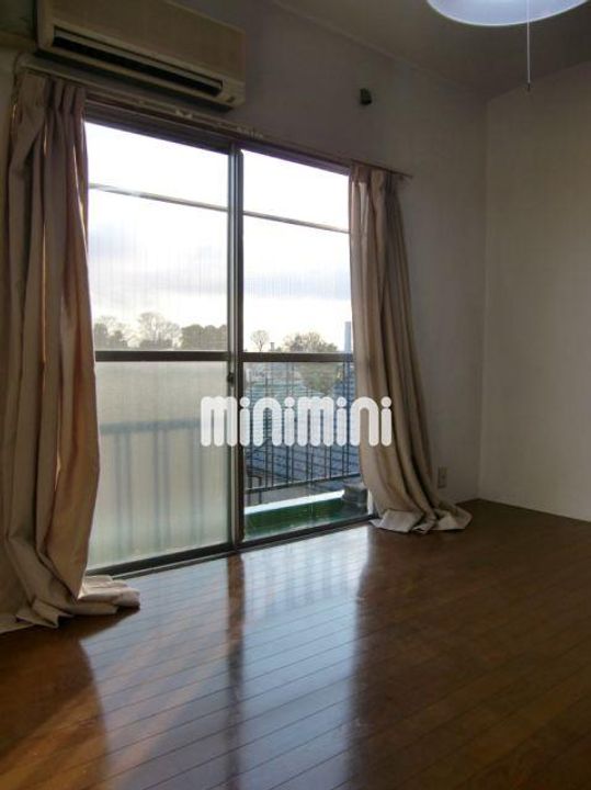 平和コーポの居間