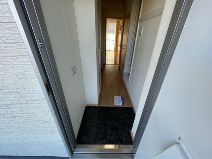 レオパレス千世の玄関