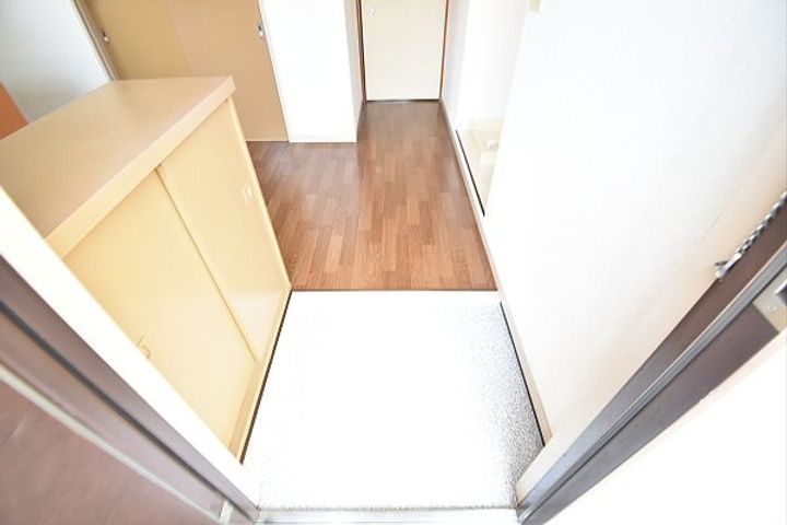 東京都狛江市西野川2(マンション)の賃貸物件の玄関