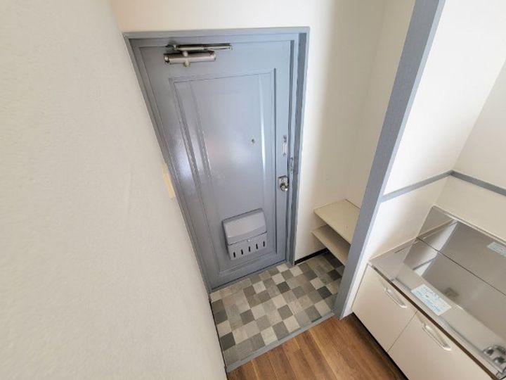 M1マンションの玄関