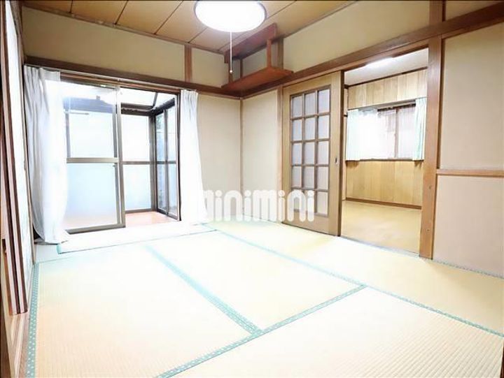 汐入町2丁目アパートの居間