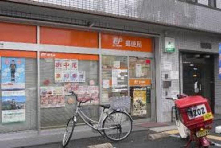 ボン・ボヤージュの周辺
