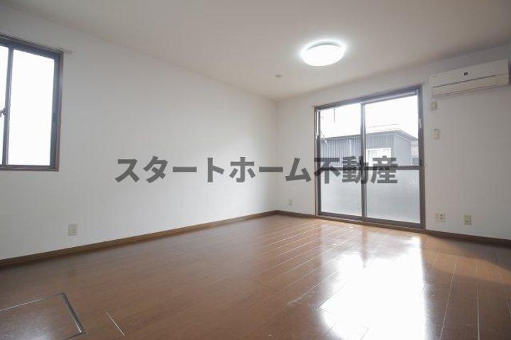 プラザ・シャルムBの居間