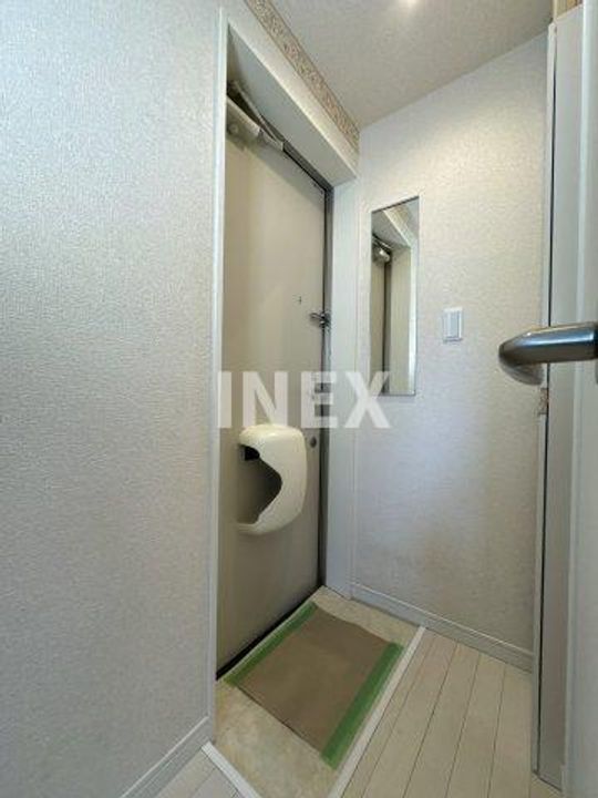 神奈川県横浜市中区西竹之丸(アパート)の賃貸物件の玄関