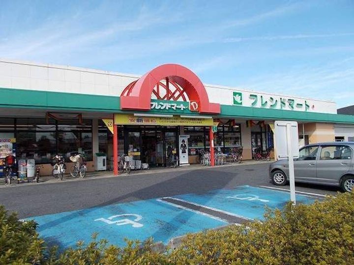 グラス トゥリーズIの周辺