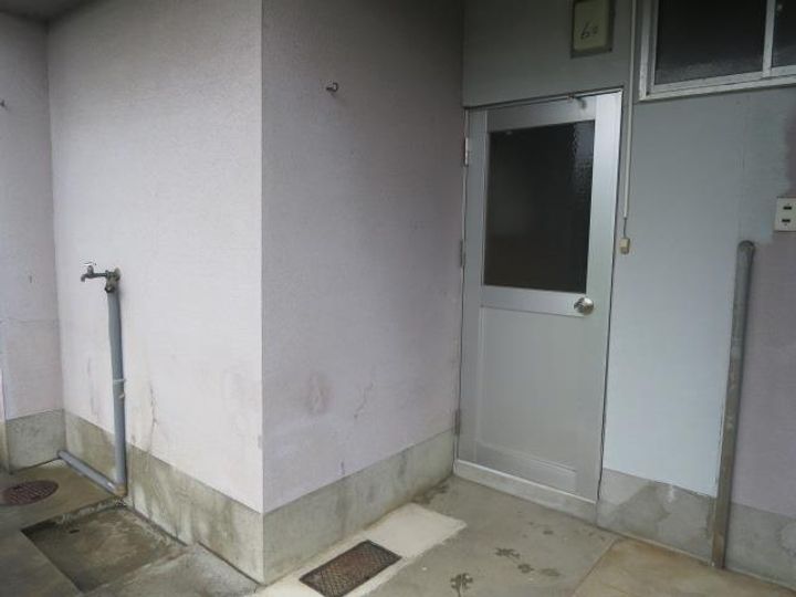 山甚ホームの玄関