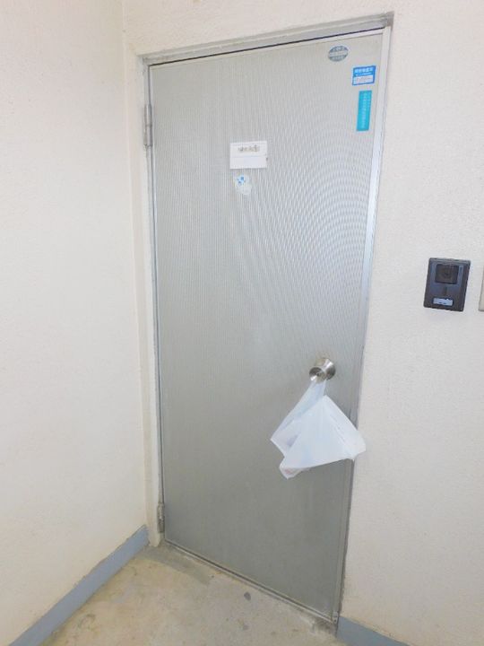 和光マンションの玄関