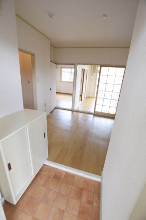 エルディム江曽島の玄関