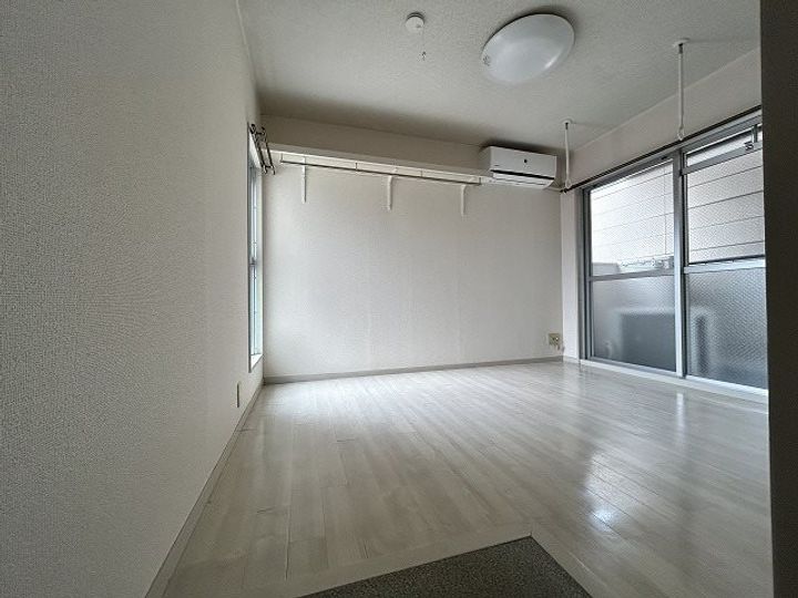 カーナハイツの玄関