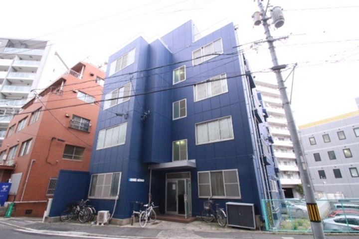 ブルックス駅前の外観