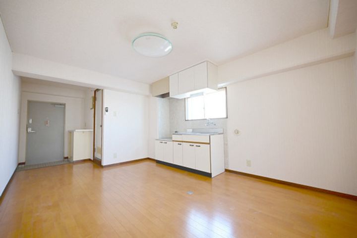 大松己斐ビルの居間