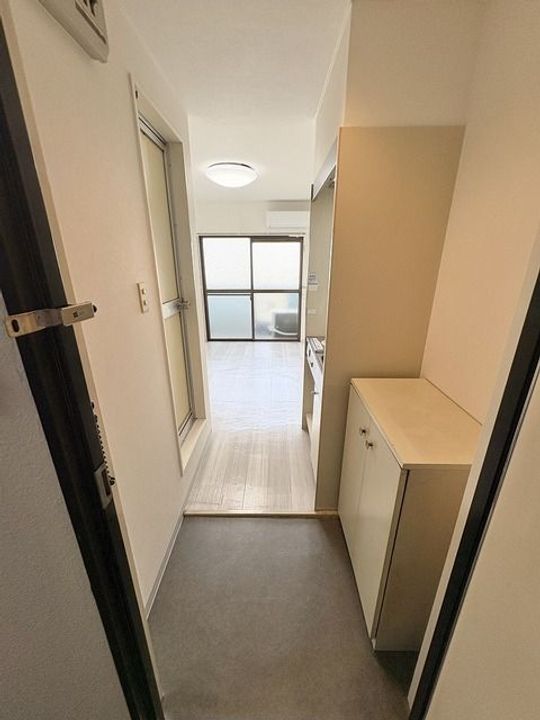 フォースアベニューの玄関