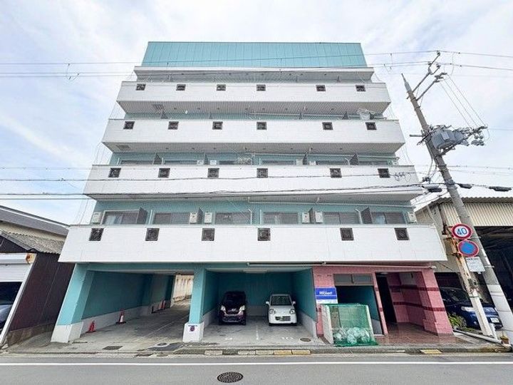 フォースアベニューの外観