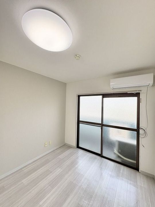 フォースアベニューの居間