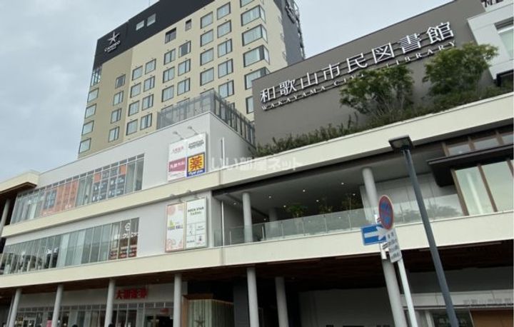 フォースアベニューの周辺