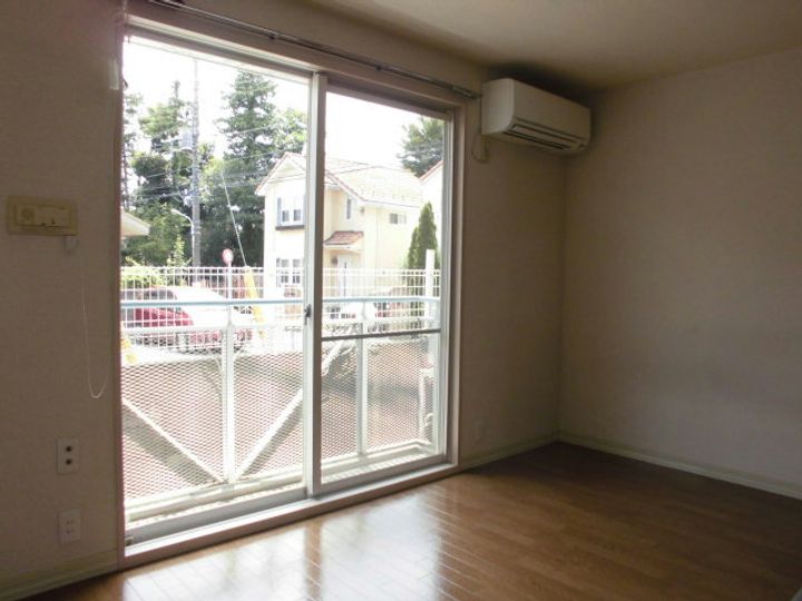 グロウス国立Iの居間