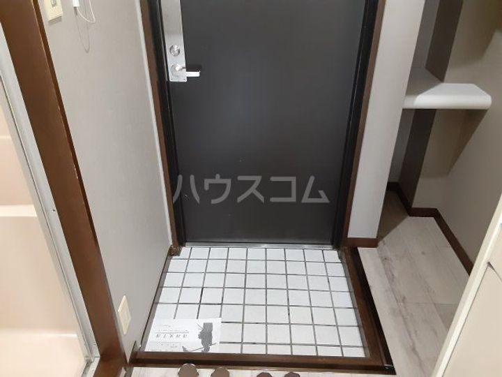 エルム高幡 B棟の玄関