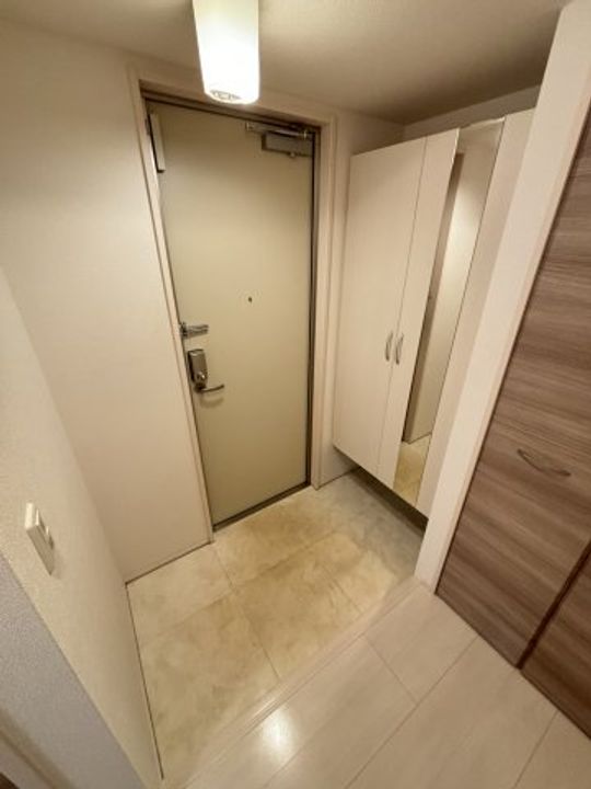 千葉県千葉市中央区宮崎町(アパート)の賃貸物件の玄関