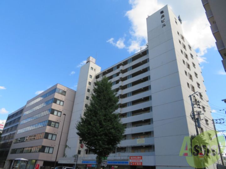 亀兵ビルの外観