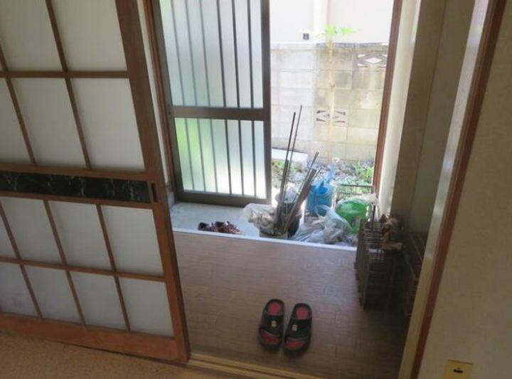 アパート佐和の玄関