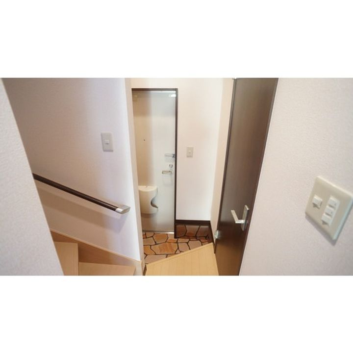 三重県鈴鹿市岸岡町(一戸建)の賃貸物件の玄関