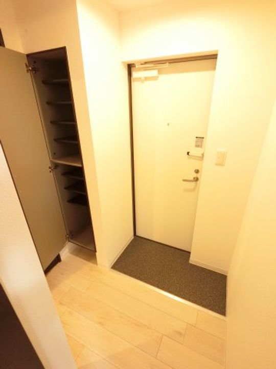 千葉県千葉市中央区村田町(アパート)の賃貸物件の玄関