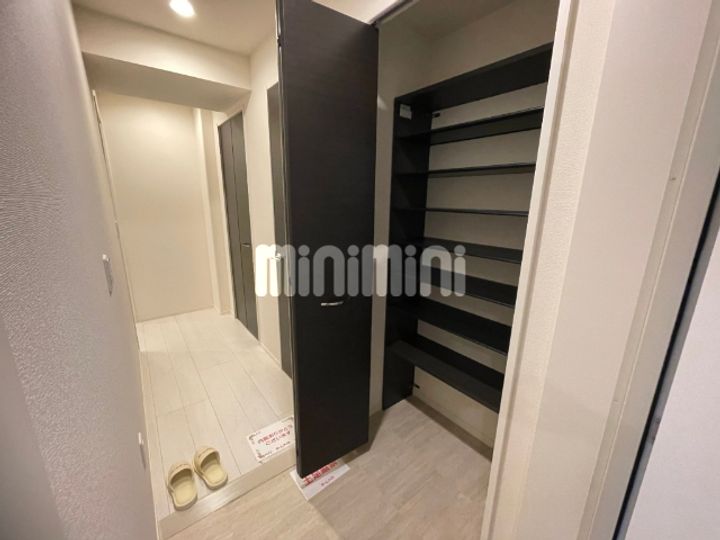 THE BLOSSOM 新栄の玄関