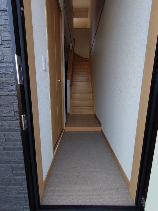 静岡県浜松市浜名区於呂(一戸建)の賃貸物件の玄関