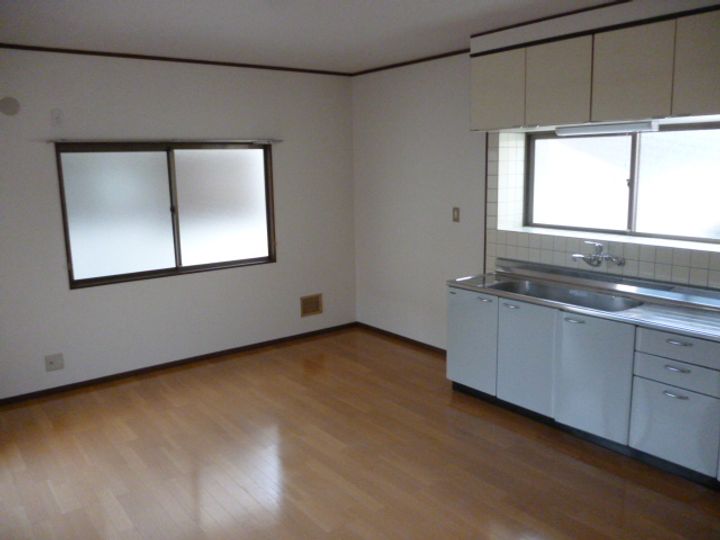 広島県広島市安佐南区緑井4(一戸建)の賃貸物件の居間