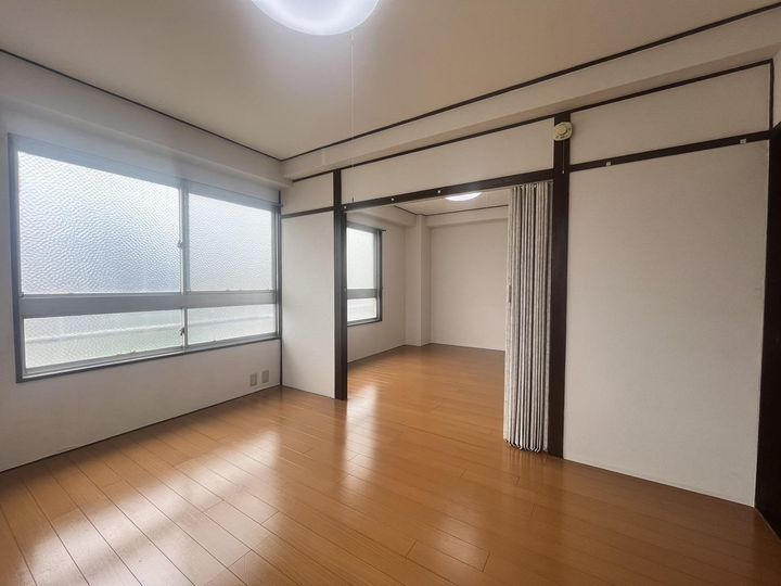 リバーハイム田室の居間