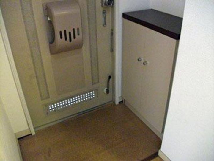 グリーンコーポC棟の玄関