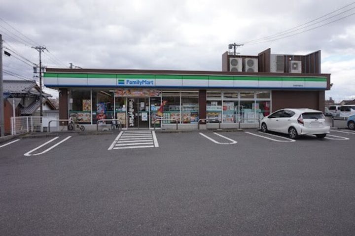 アンティエーヌ モナリエの周辺