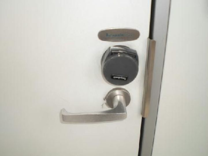 レオパレスドリームの玄関