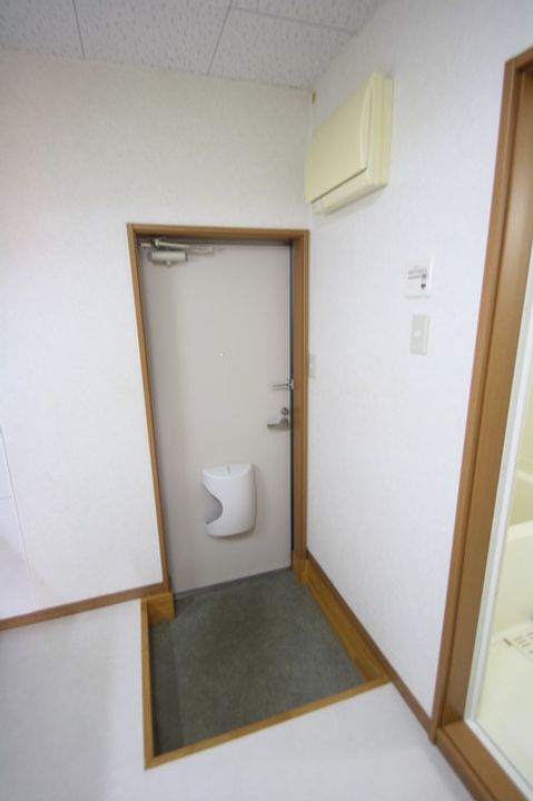 コモンズ古津駅前の玄関