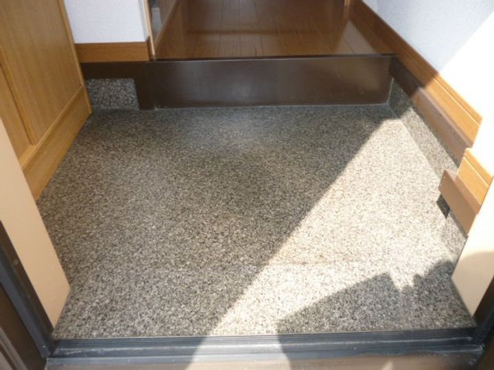 滋賀県東近江市小脇町(一戸建)の賃貸物件の玄関