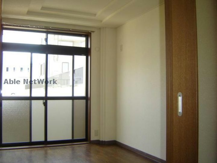 愛知県高浜市二池町4(アパート)の賃貸物件の居間