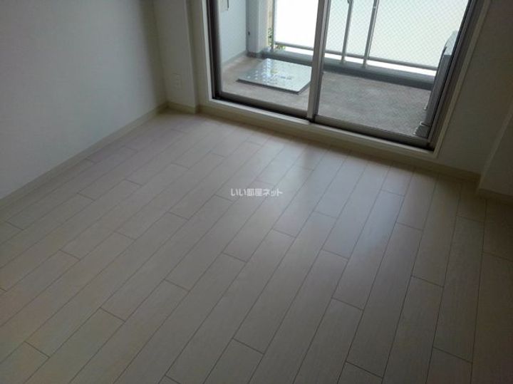 兵庫県伊丹市南本町2(マンション)の賃貸物件の居間