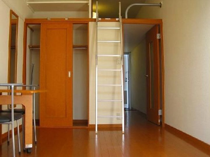 レオパレスラ テラの居間