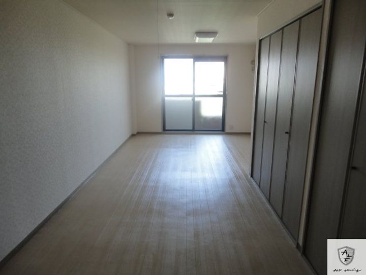 タウンロイヤルの居間