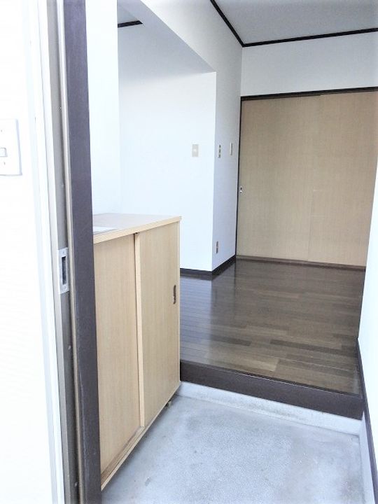 コーポラス鈴木の玄関