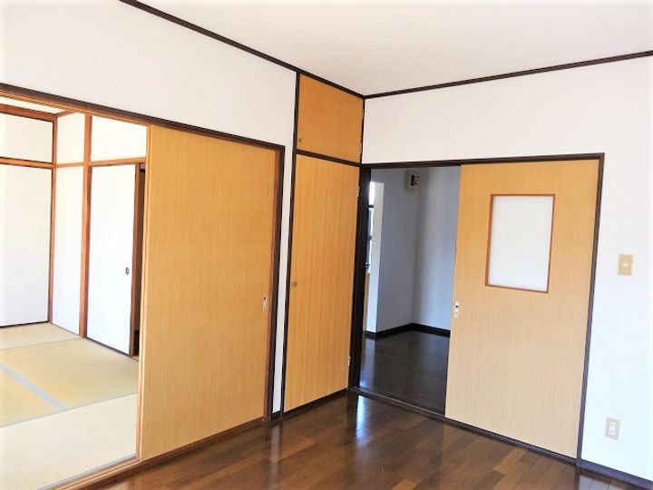 コーポラス鈴木の居間