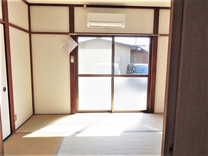 コーポラス鈴木の居間