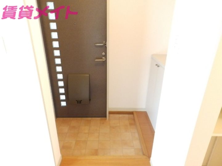 ルミエール777A棟の玄関