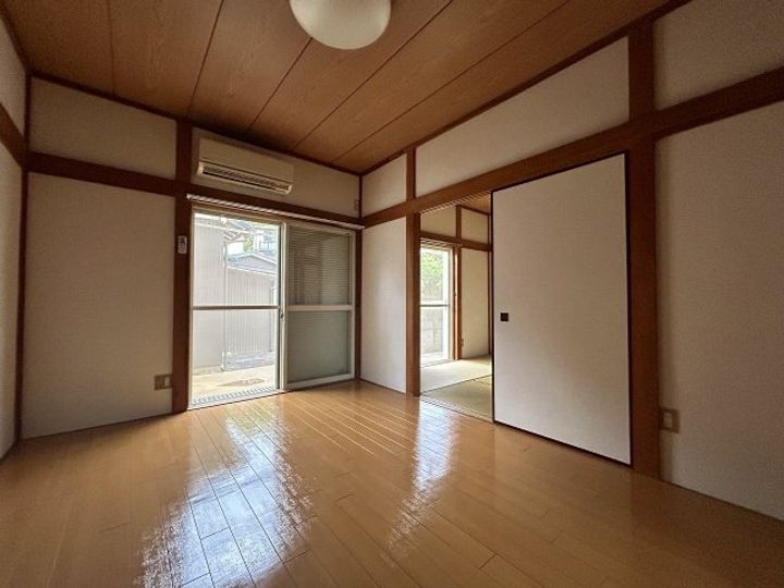 エクセルヤザワの居間