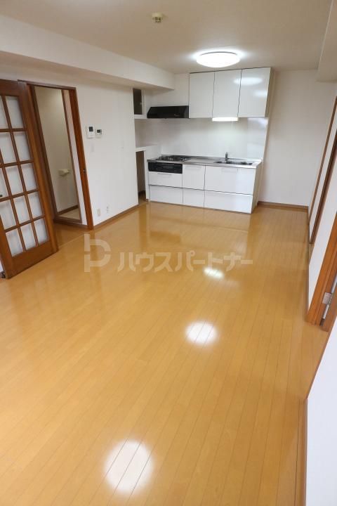 サムソンコートの居間