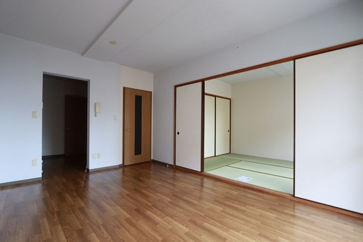 ステイションニアハイツの居間