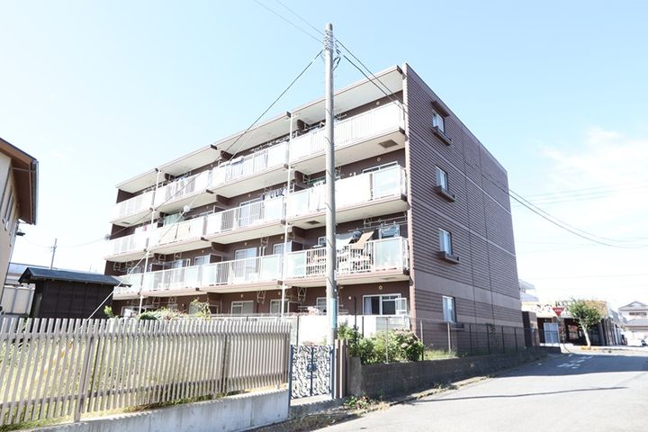 ステイションニアハイツの外観