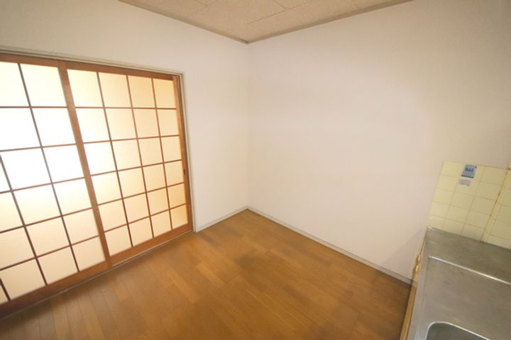 ロイヤルイースト生駒の居間