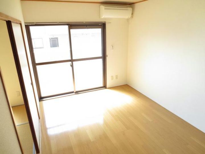 ハイランドマンション多田1・2号の居間